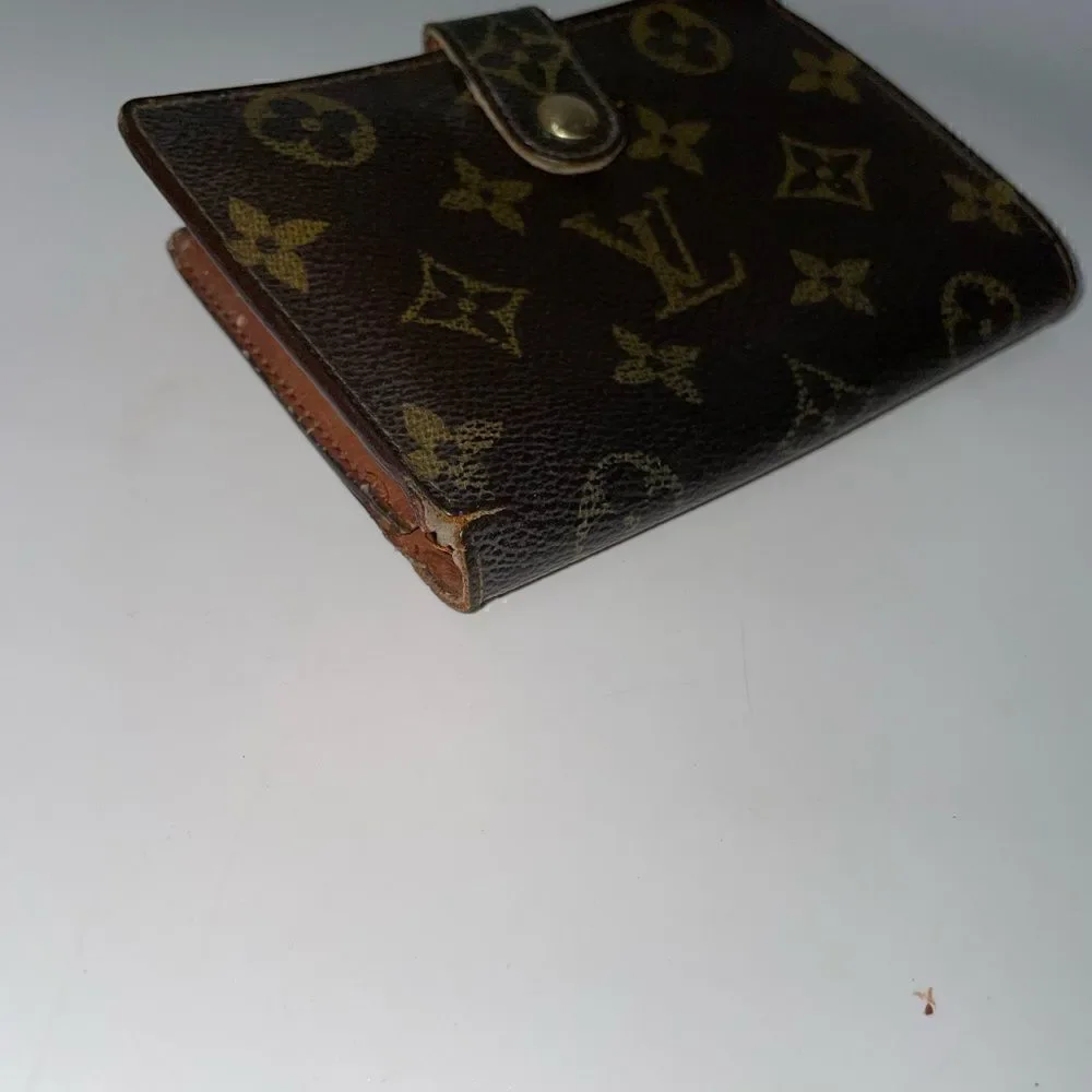 Authentic Louis Vuitton Monogram Kisslock Wallet - Picture 6 of 8